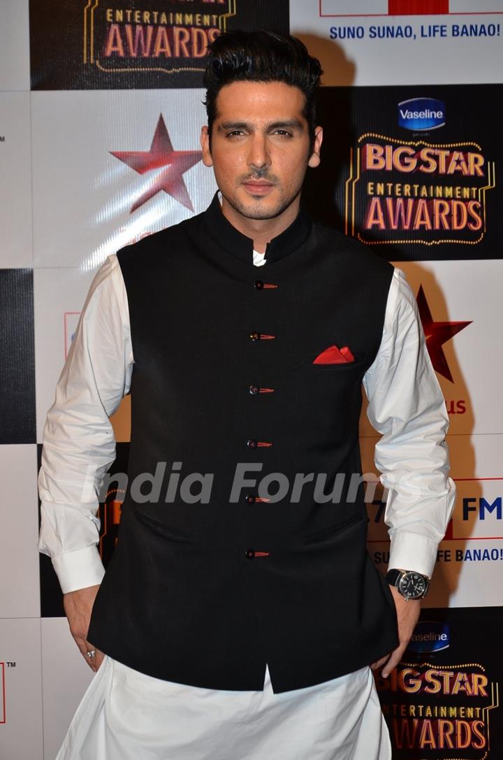 Zayed Khan poses for the media at Big Star Entertainment Awards 2014