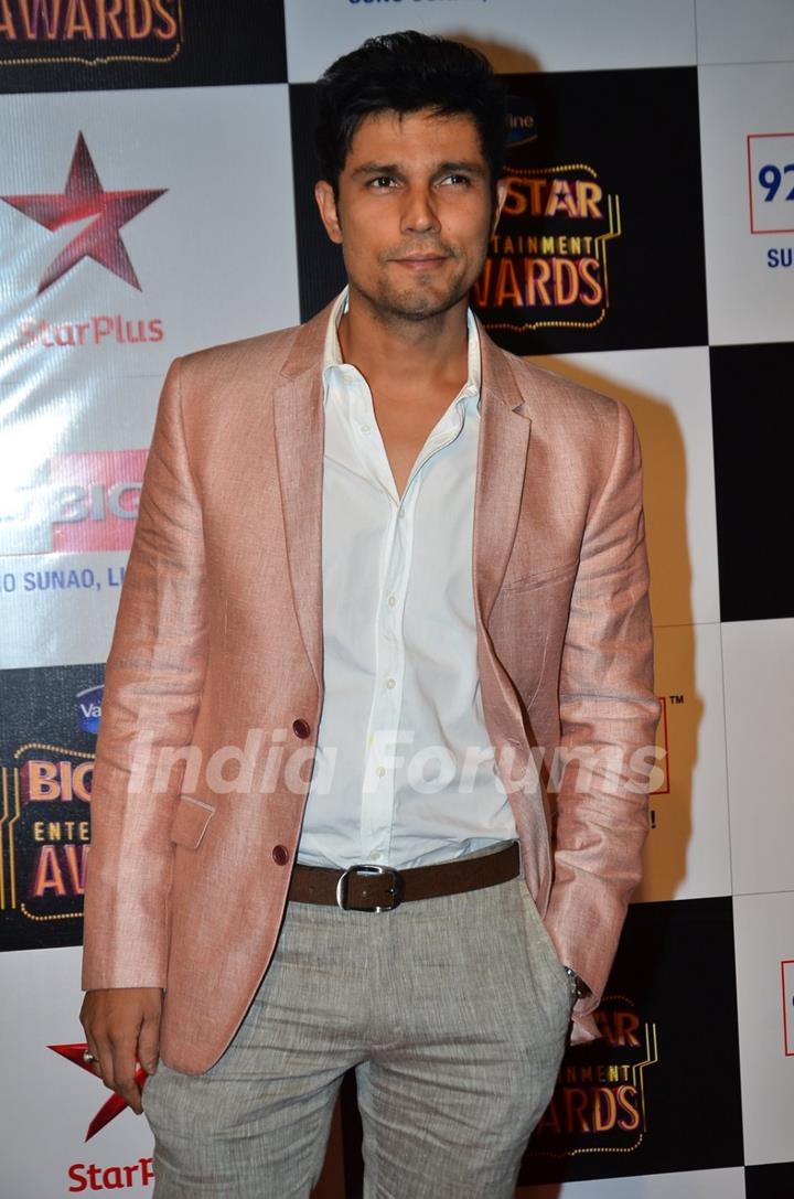 Randeep Hooda poses for the media at Big Star Entertainment Awards 2014