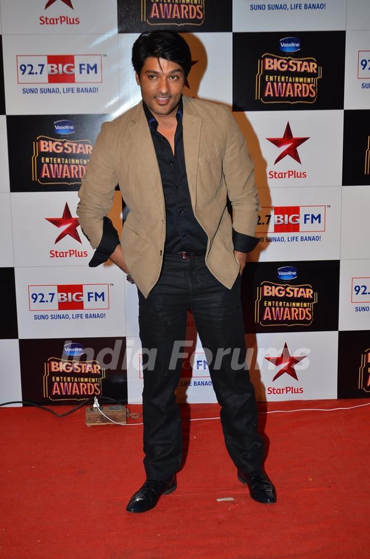 Anas Rashid poses for the media at Big Star Entertainment Awards 2014