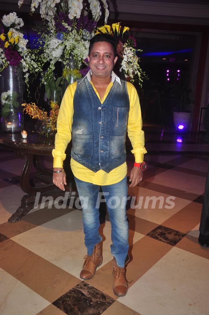 Sukhwinder Singh poses for the media at Uday and Shirin's Sangeet Ceremony