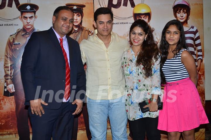 Aamir Khan poses with fans at P.K. Contest Winners Meet