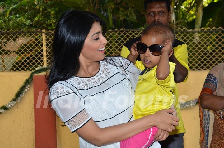 Shriya Saran Celebrates Christmas with Access Life NGO Kids