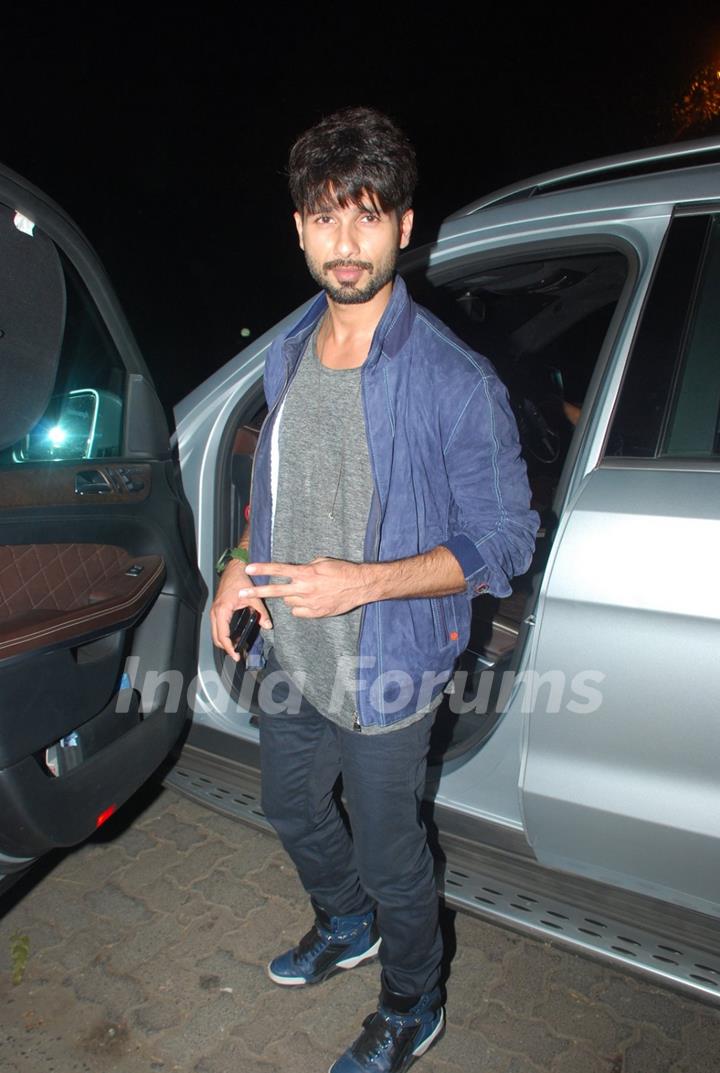 Shahid Kapoor poses for the media at Jackky Bhagnani's Birthday Bash