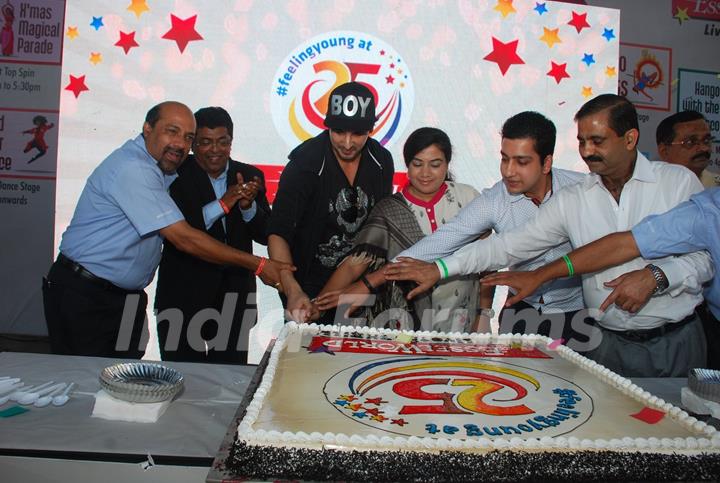 Zayed Khan cuts the Cake at EsselWorld's 25th Anniversary Celebrations