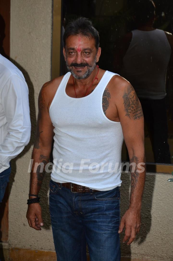 Sanjay Dutt seems to have lost lots of weight