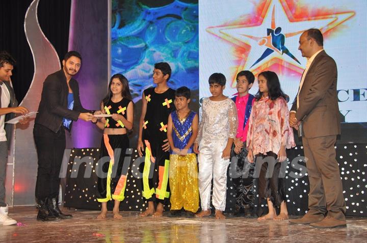 Shreyas Talpade was snapped giving prize at Star Nite Event