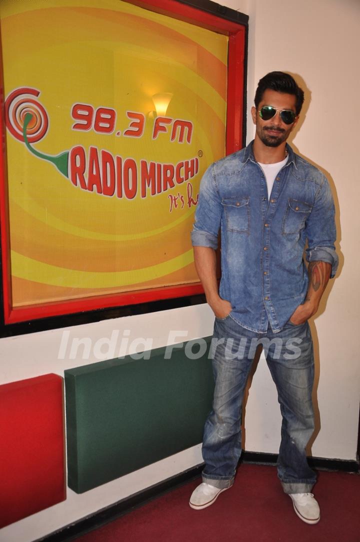 Karan Singh Grover Promotes Alone on Radio Mirchi 98.3 FM