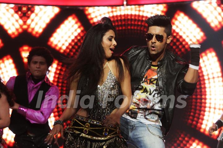 Ravi Dubey performs with Hina