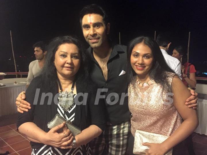 Sandip Soparkar poses with Vidya Sinha and Hetal Yadav at the New Year Bash