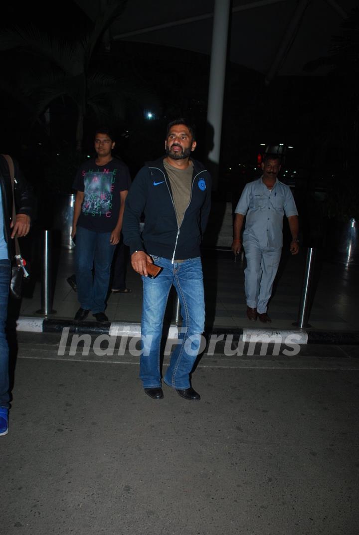 Suniel Shetty Snapped at Airport