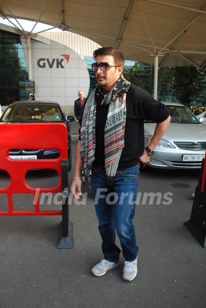 Jimmy Shergill poses for the media at Airport