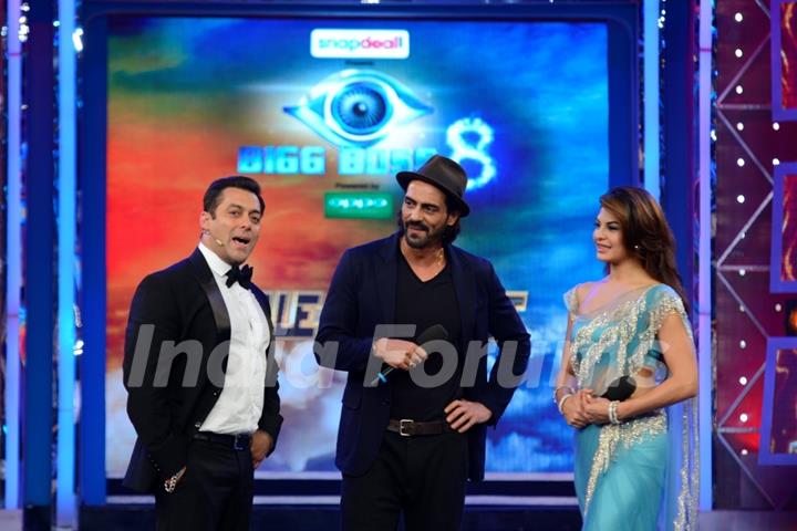 Arjun Rampal and Jacqueline Fernandes promote Roy on Bigg Boss 8