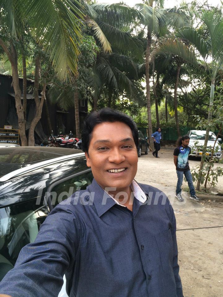 Aditya Srivastava Takes selfie on the sets of CID: Behind the scene action