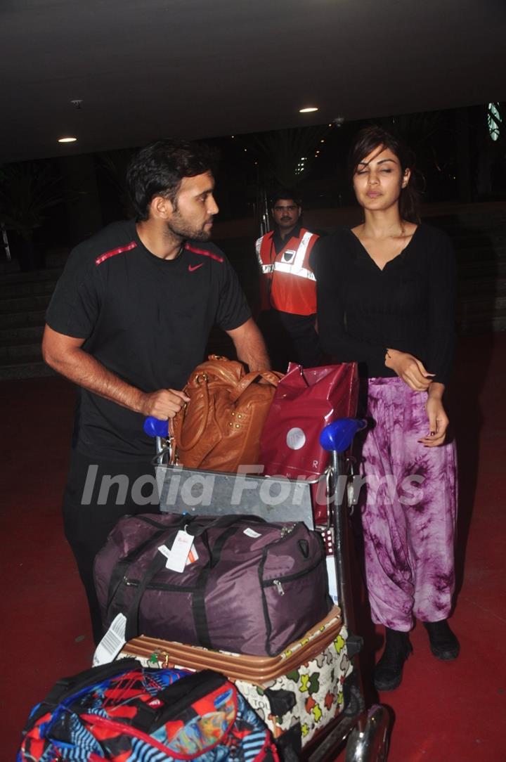 Akhil Kapur was snapped with Rhea Chakraborty at Airport