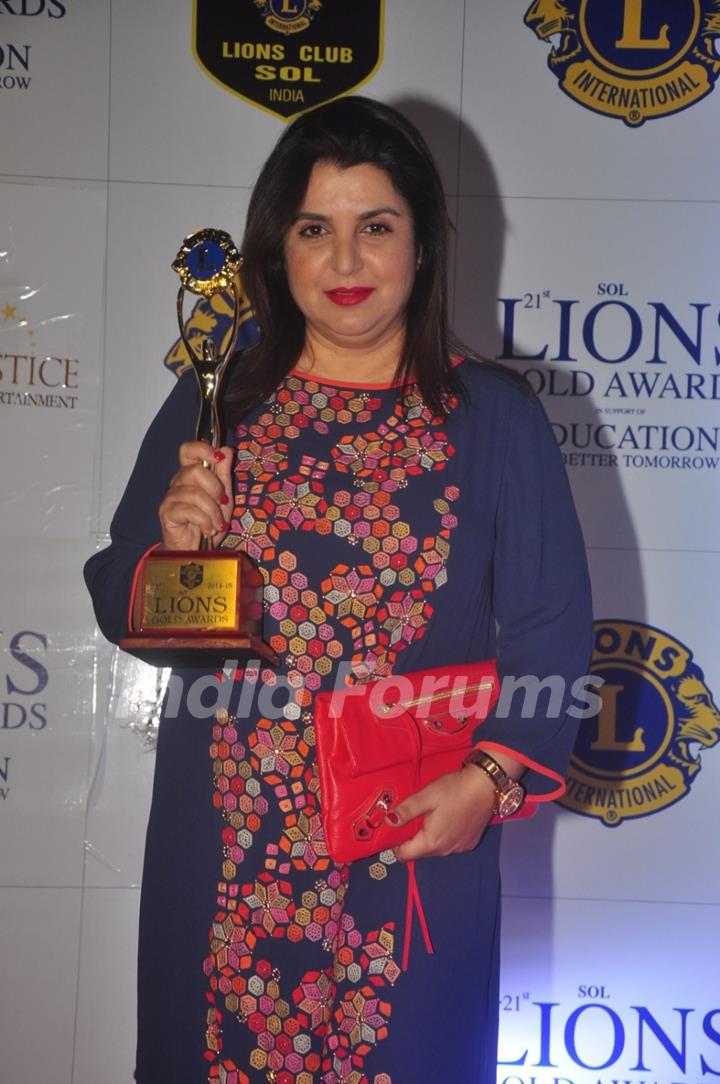 Farah Khan poses with her award at Lion Gold Awards