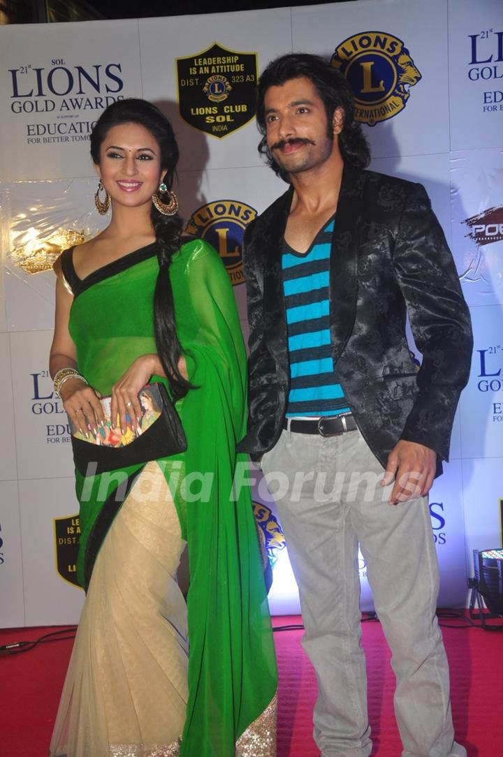 Ssharad Malhotra and Divyanka Tripathi pose for the media at Lion Gold Awards