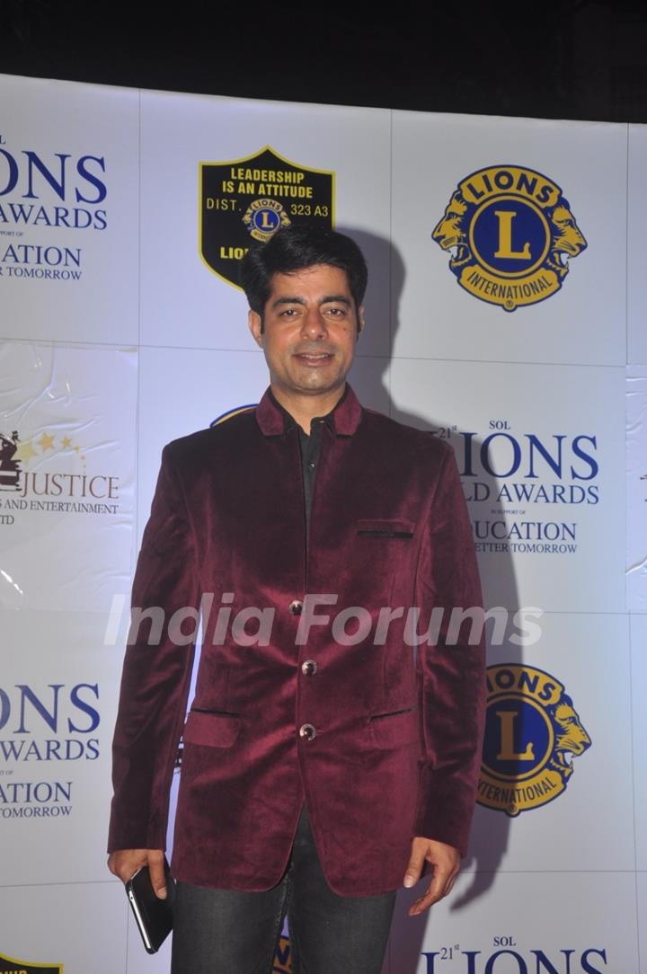 Sushant Singh poses for the media at Lion Gold Awards