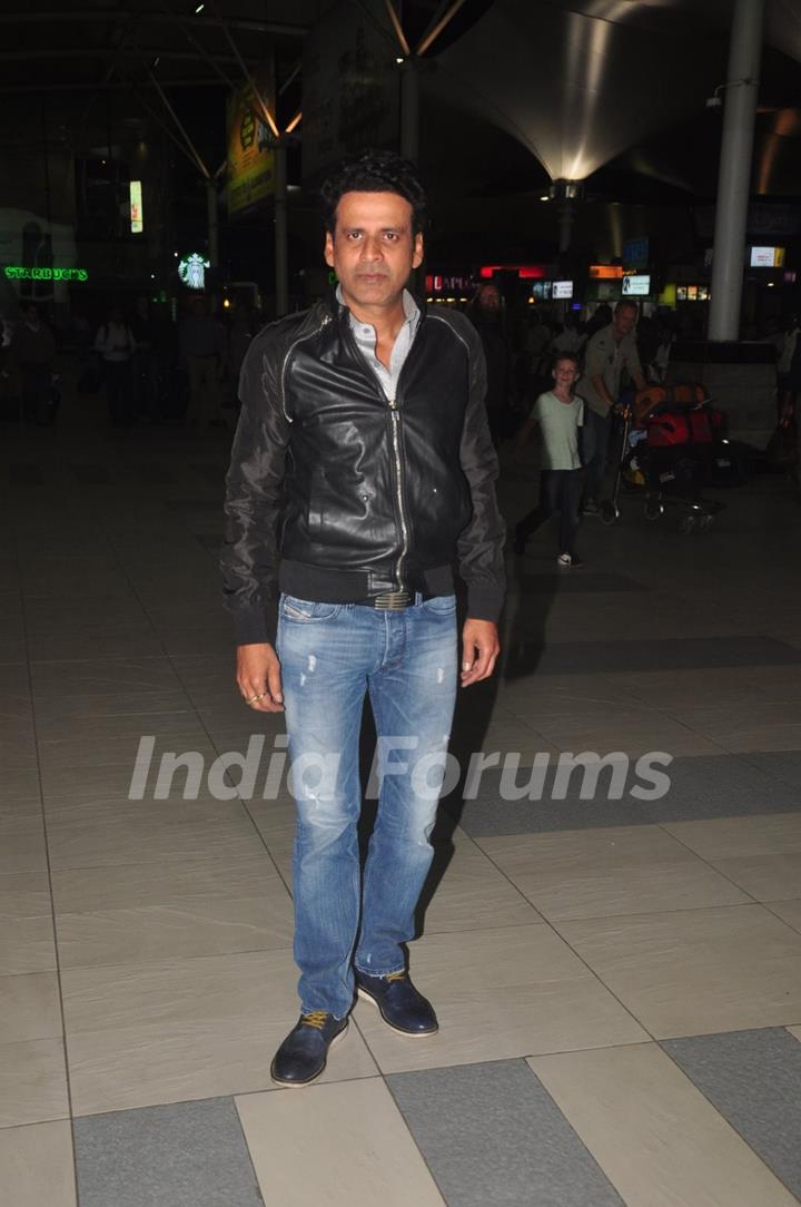 Manoj Bajpayee poses for the media at Airport while returning from Delhi Promotions of Tevar