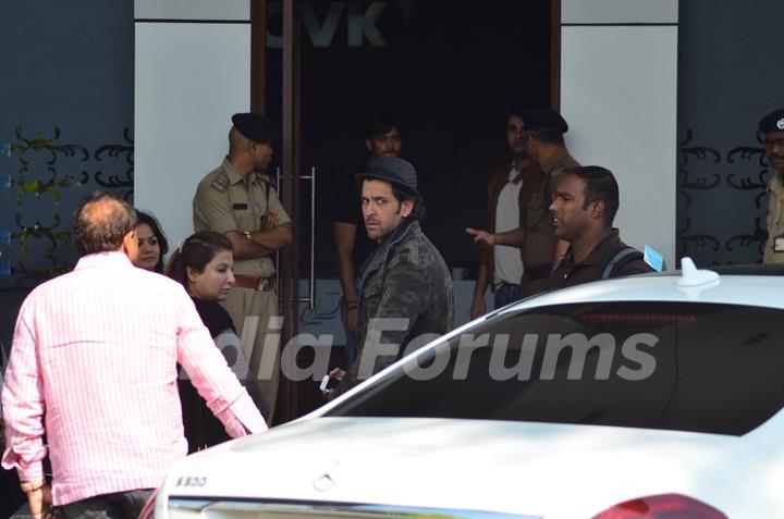 Hrithik Roshan Snapped at Airport