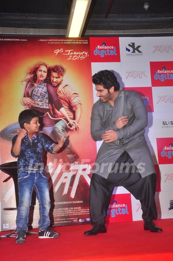 Arjun Kapoor shakes a leg with a young fan at the Promotions of Tevar