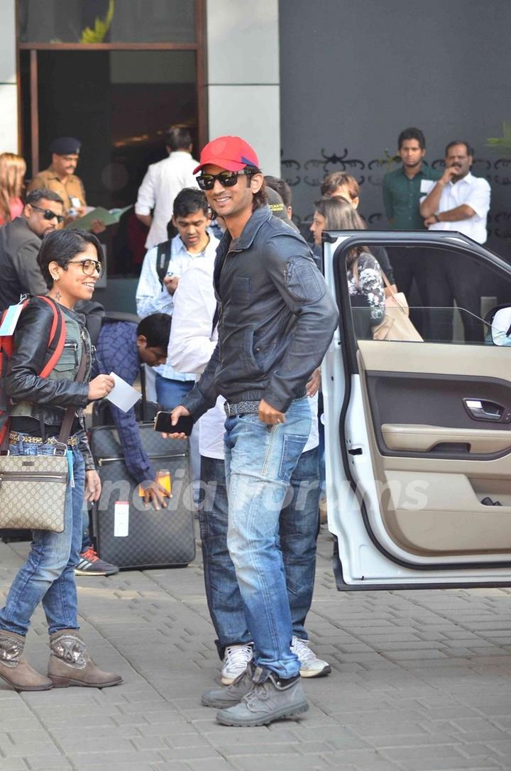 Sushant Singh Rajput was snapped Leaving for Saifai Mahotsav Fest