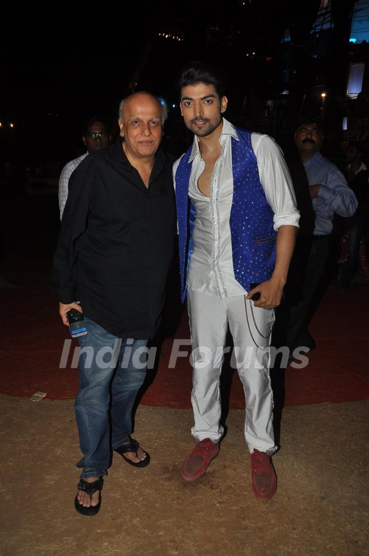 Gurmeet Choudhary poses with Mahesh Bhatt at Umang Police Show