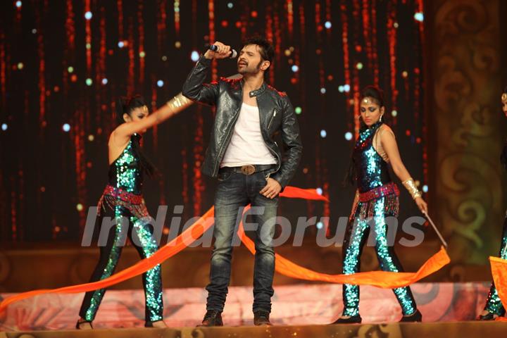 Himesh Reshammiya Perform at Umang Police Show