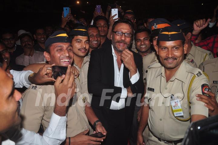 Jackie Shroff poses with Police Officials at Umang Police Show