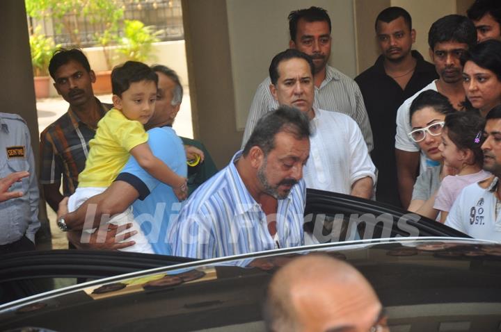 Sanjay Dutt was snapped Leaving for Yerwada Jail