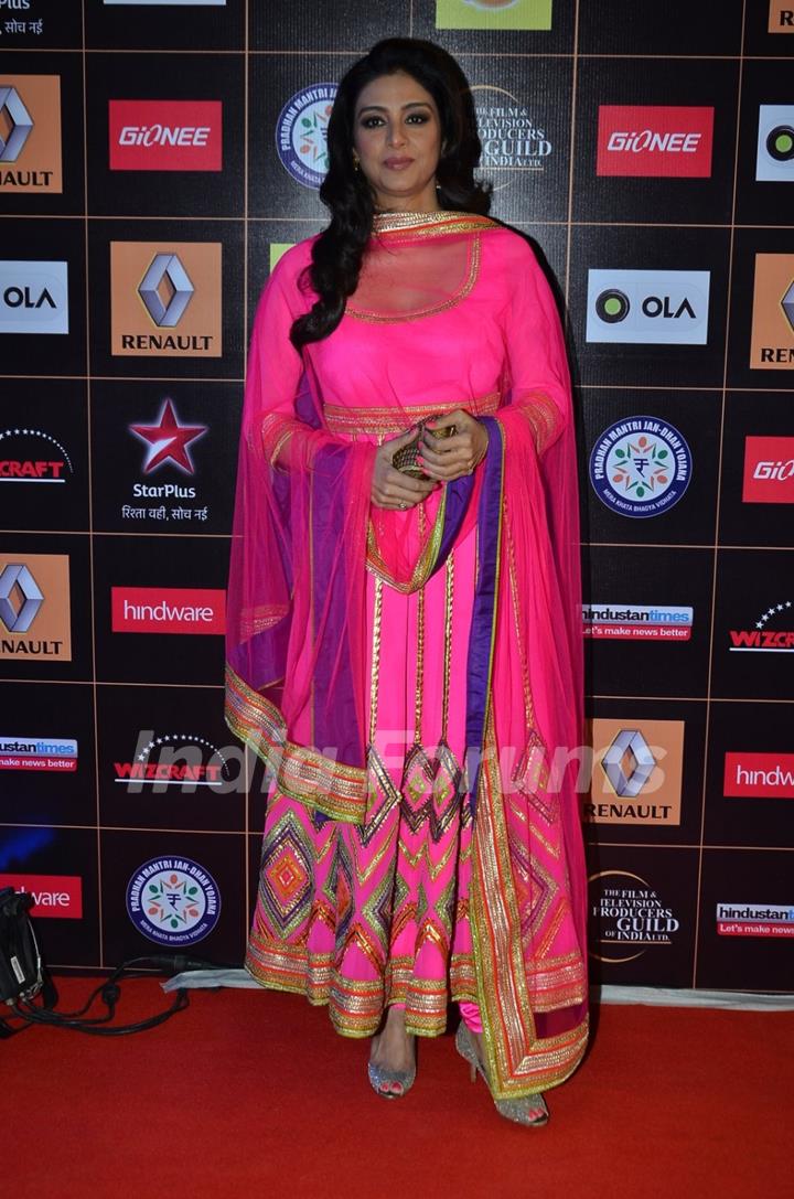 Tabu poses for the media at Star Guild Awards