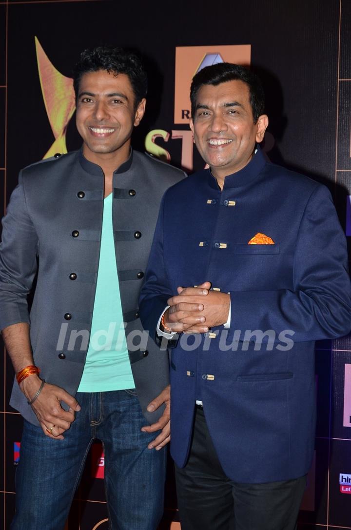 Ranveer Brar and Sanjeev Kapoor pose for the media at Star Guild Awards