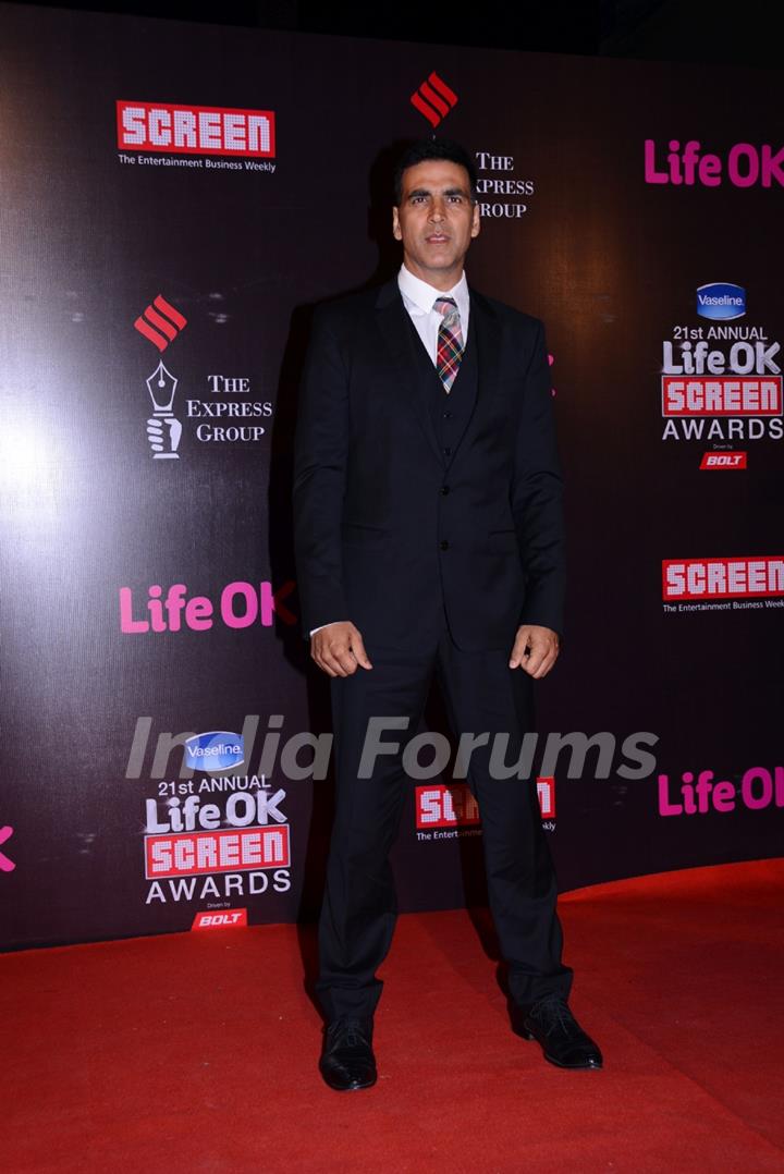 Akshay Kumar poses for the media at 21st Annual Life OK Screen Awards Red Carpet