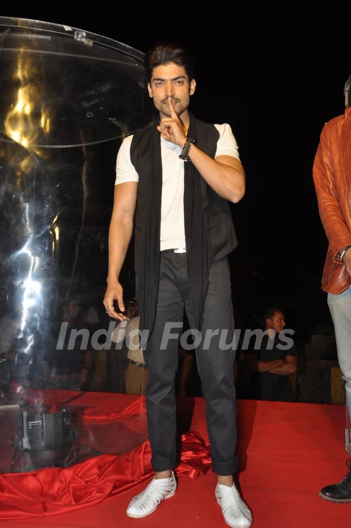 Gurmeet Choudhary poses for the media at the Promotions of Khamoshiyan