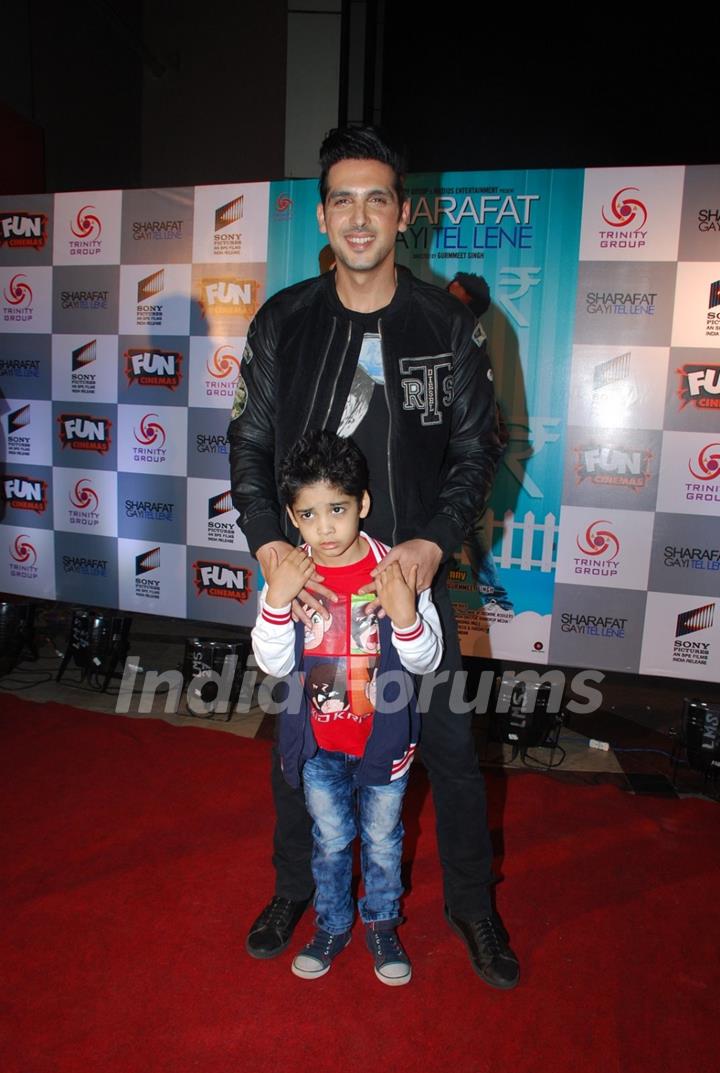 Zayed Khan poses with his Son at the Premier of Sharafat Gayi Tel Lene