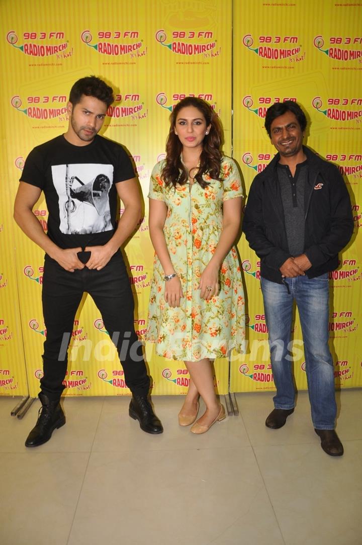 Team poses for the media at the Promotions of Badlapur on Radio Mirchi