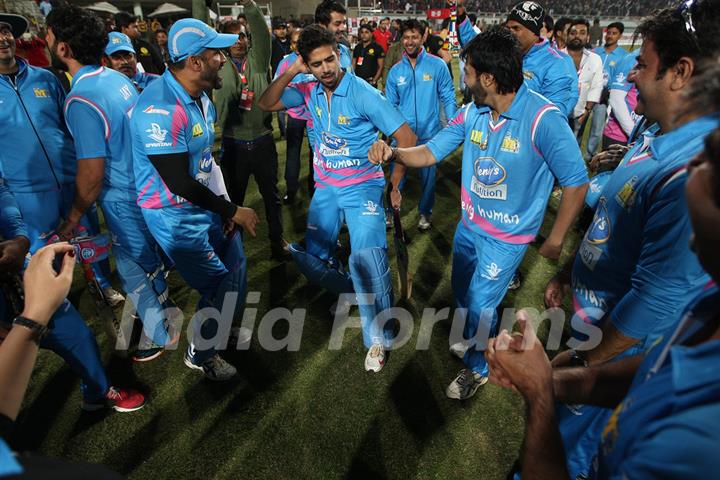 Teammates enjoy during Mumbai Heroes Vs Kerala Strikers Match