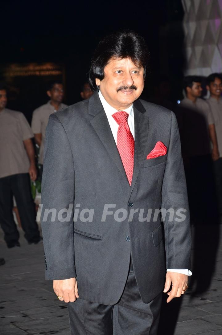 Pankaj Udhas poses for the media at Kush Sinha's Wedding Reception