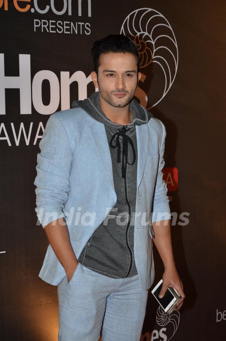 Sahil Salathia poses for the media at GoodHomes Awards 2014