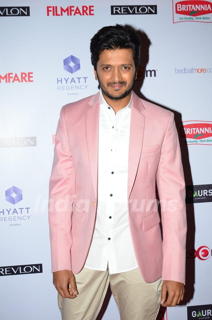 Riteish Deshmukh poses for the media at Filmfare Nominations Bash