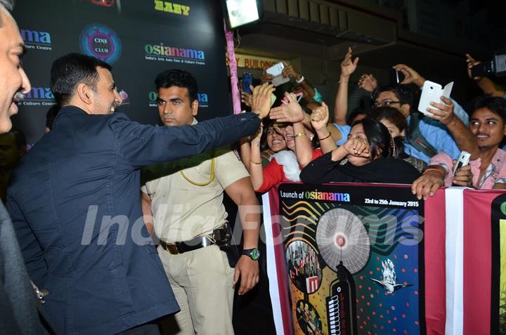 Akshay Kumar was snapped greeting his fans at the Red Carpet Premier of Baby