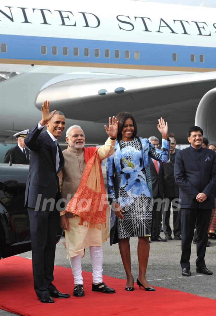 Narendra Modi welcomes Barack Obama and Michelle Obama in India