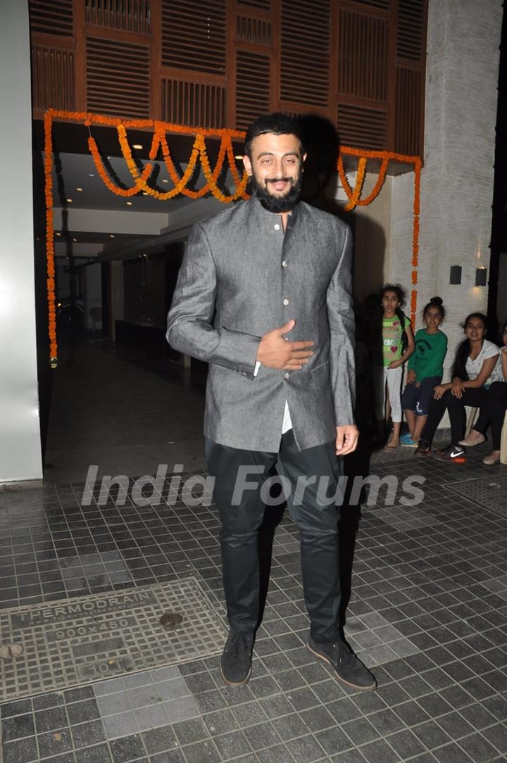 Arunoday Singh poses for the media at Soha Ali Khan and Kunal Khemu's Wedding Reception