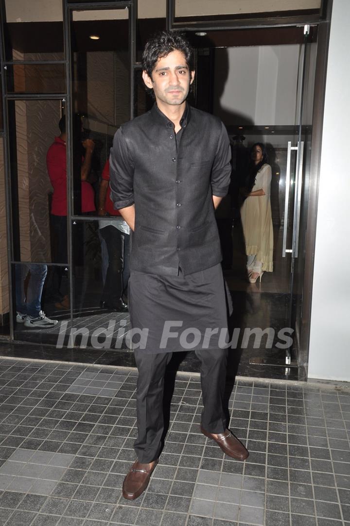 Gaurav Kapur poses for the media at Soha Ali Khan and Kunal Khemu's Wedding Reception