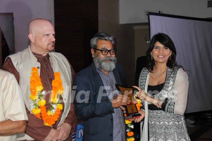 Anupam Shyam Ojha was felicitated at Dr. Sunita Dube's Save The Girl Child Initiative