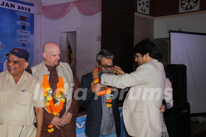 Anupam Shyam Ojha was felicitated with garland at Dr. Sunita Dube's Save The Girl Child Initiative