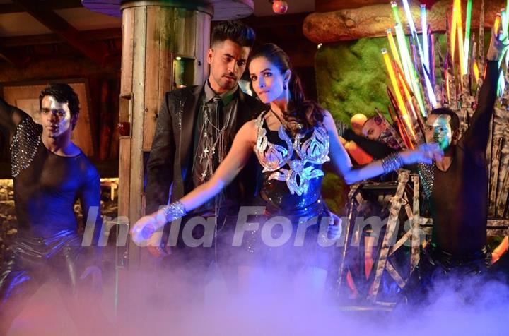 Gautam Gulati was performing with Malaika Arora Khan at the Bigg Boss Halla Bol Grand Finale