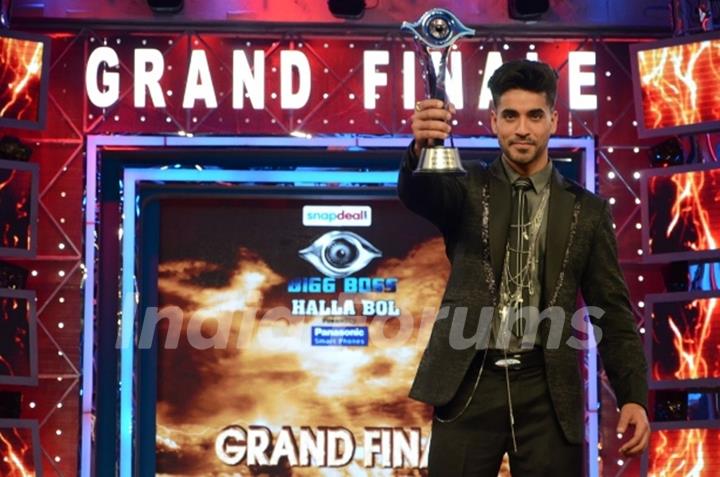 Gautam Gulati announced as the winner of Bigg Boss Halla