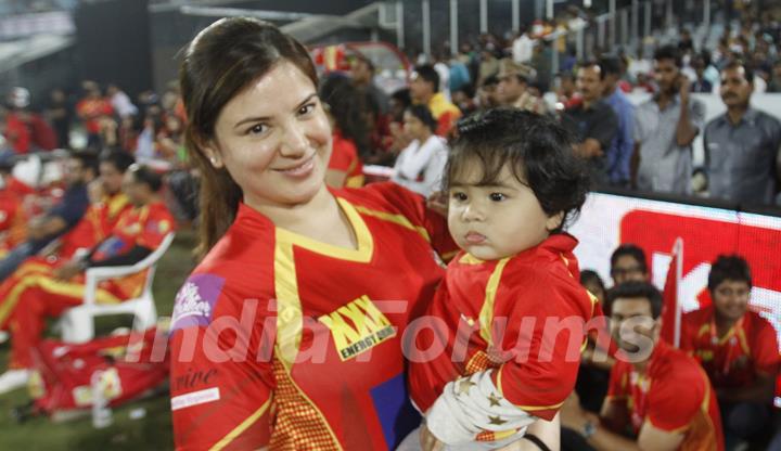 Urvashi Sharma poses with daughter Samaira Joshi at CCL Match