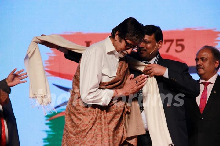 Amitabh Bachchan was felicitated at Discon District Conference