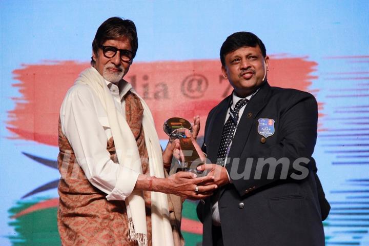 Amitabh Bachchan receives an award at Discon District Conference